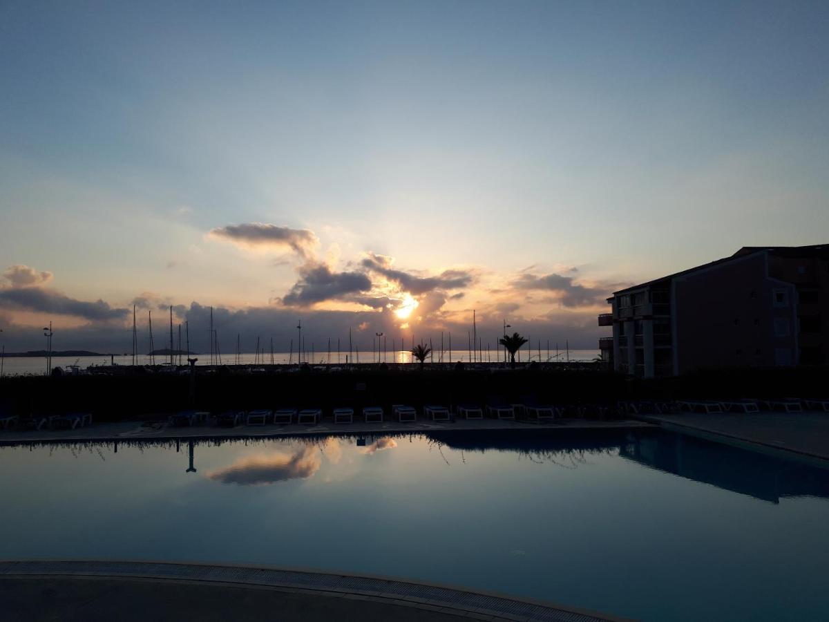Magnifique Rez De Jardin & Piscine & Bord De Mer Apartment Six-Fours-les-Plages Exterior foto